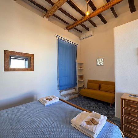 Villa Margherita - Appartamenti A Due Passi Dal Corso Di Santa Marina Salina A 100 Mt Dalla Spiaggia Exterior foto