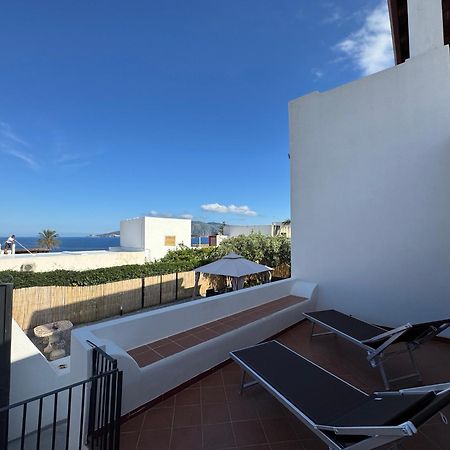 Villa Margherita - Appartamenti A Due Passi Dal Corso Di Santa Marina Salina A 100 Mt Dalla Spiaggia Exterior foto