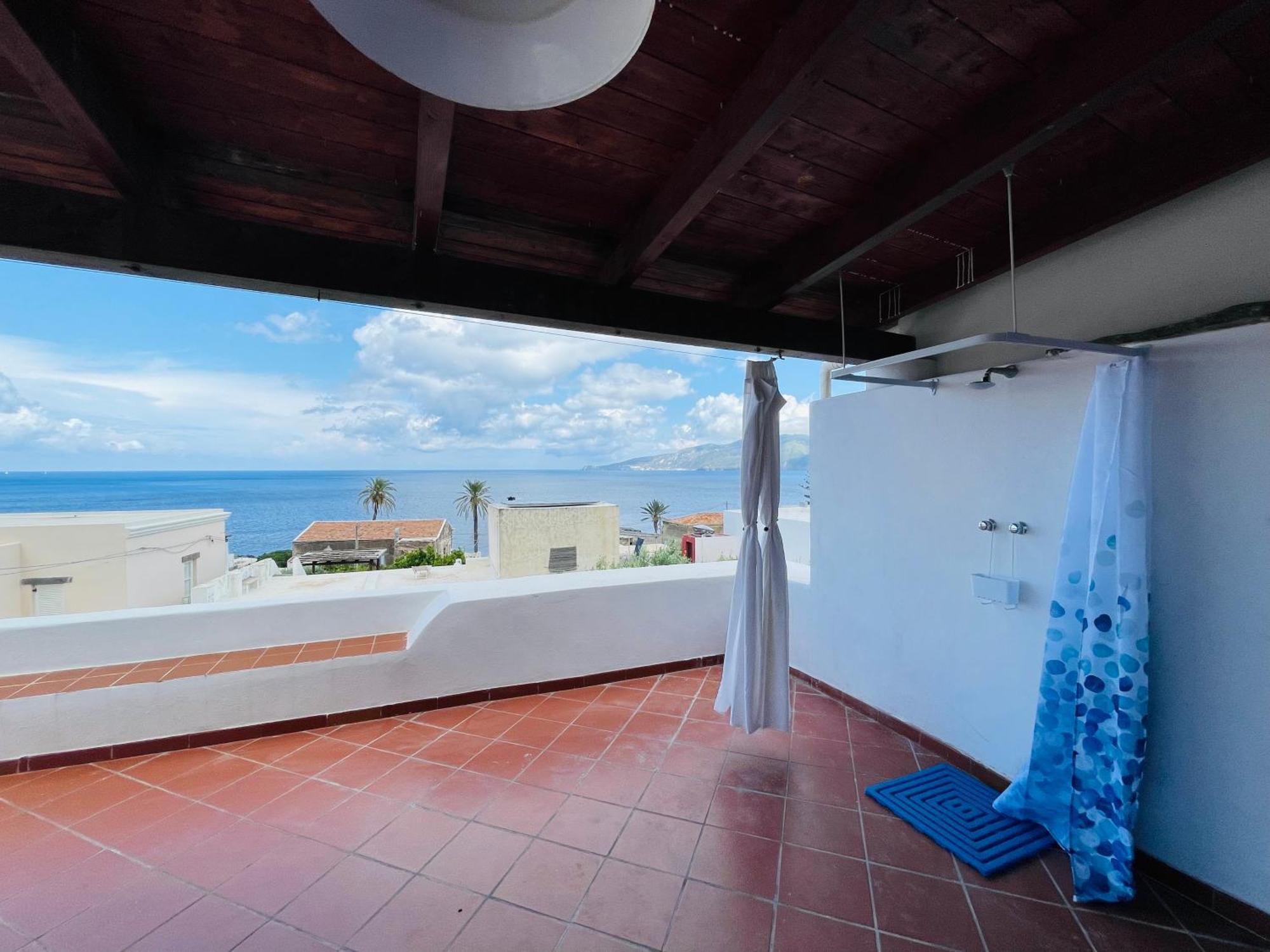 Villa Margherita - Appartamenti A Due Passi Dal Corso Di Santa Marina Salina A 100 Mt Dalla Spiaggia Exterior foto