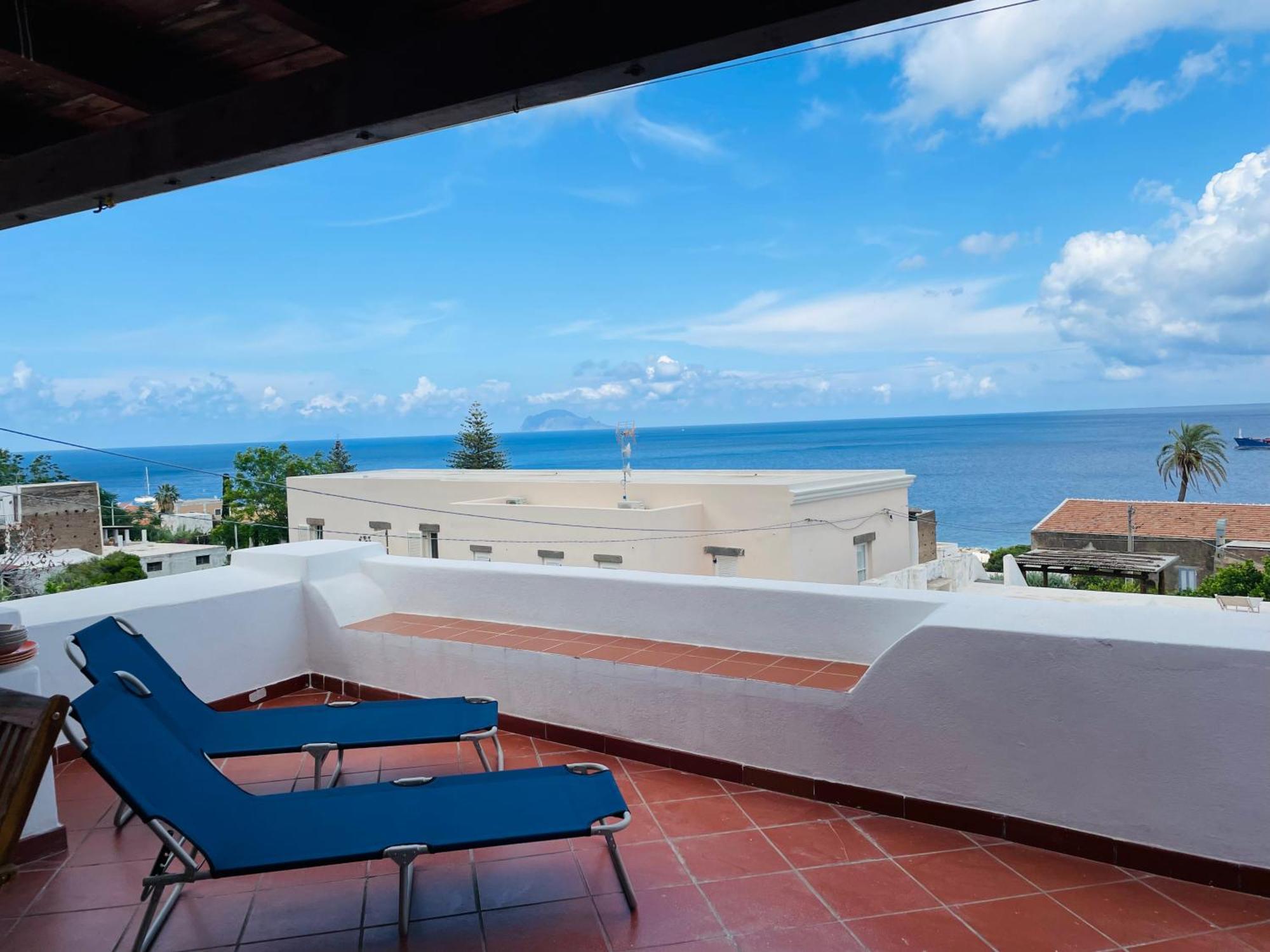 Villa Margherita - Appartamenti A Due Passi Dal Corso Di Santa Marina Salina A 100 Mt Dalla Spiaggia Exterior foto