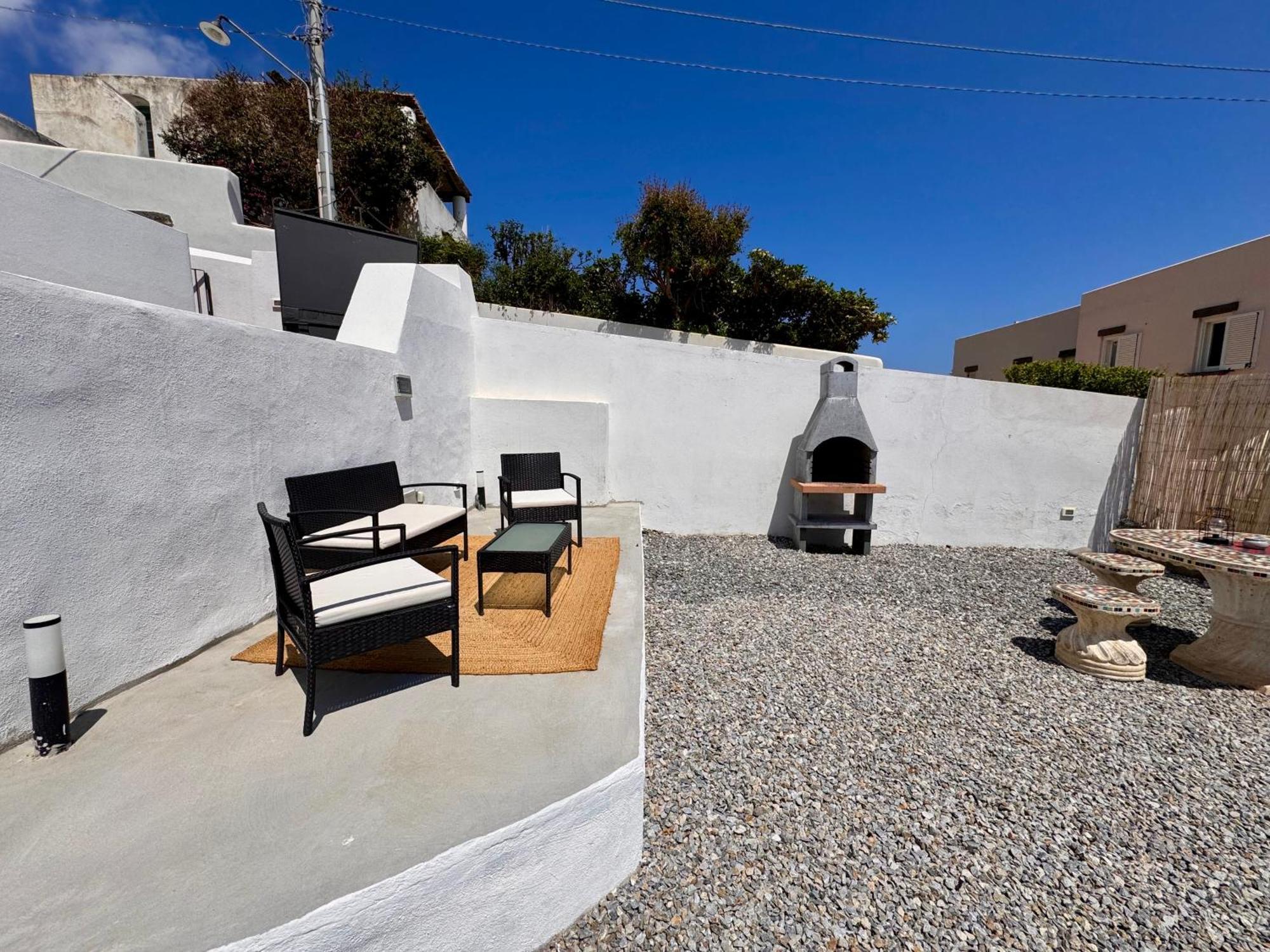 Villa Margherita - Appartamenti A Due Passi Dal Corso Di Santa Marina Salina A 100 Mt Dalla Spiaggia Exterior foto