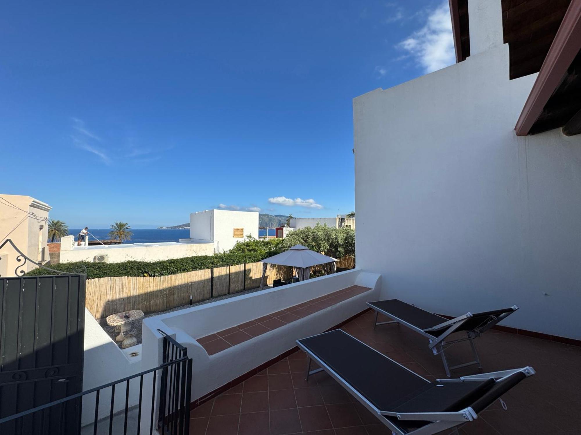 Villa Margherita - Appartamenti A Due Passi Dal Corso Di Santa Marina Salina A 100 Mt Dalla Spiaggia Exterior foto