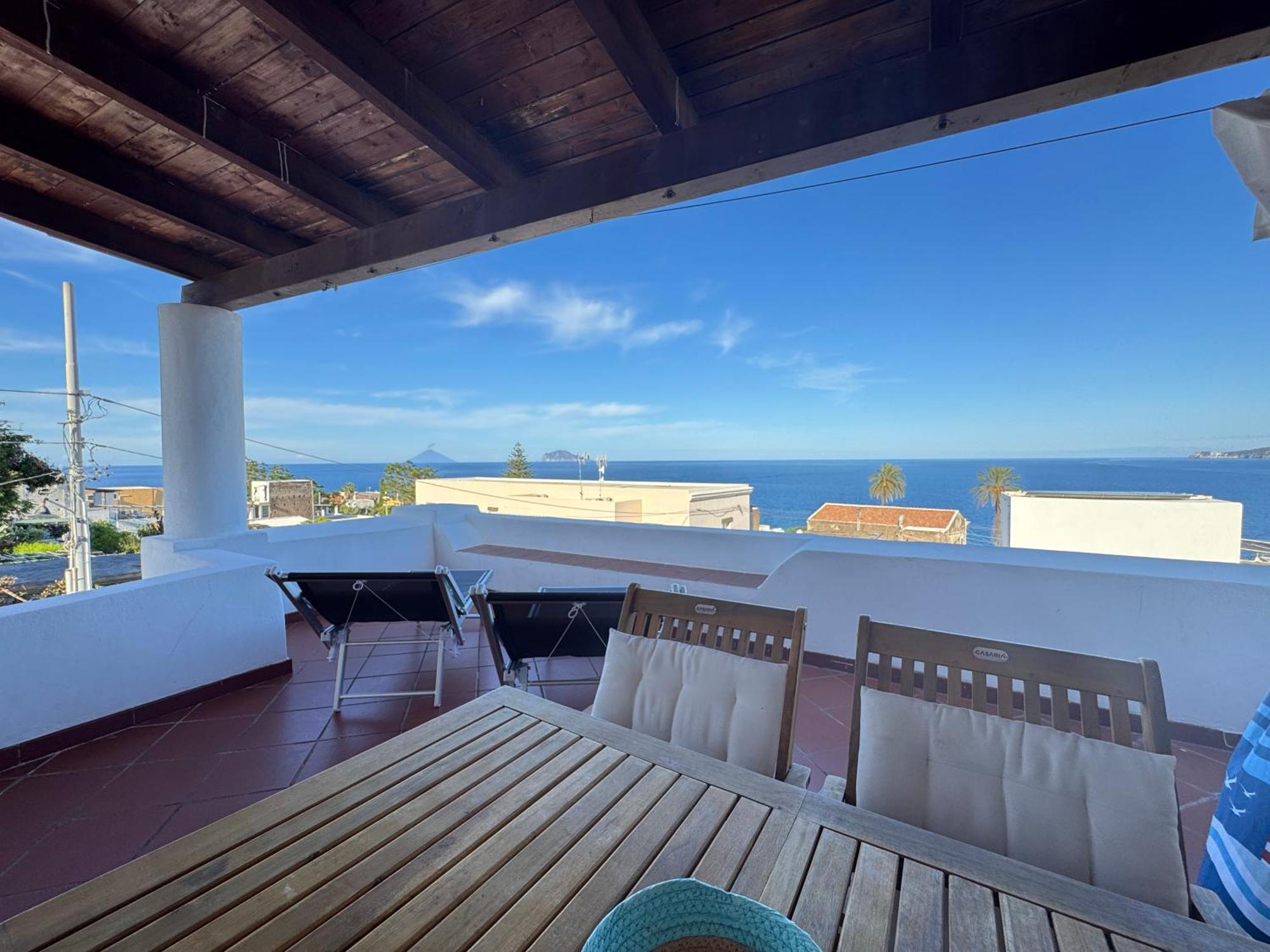 Villa Margherita - Appartamenti A Due Passi Dal Corso Di Santa Marina Salina A 100 Mt Dalla Spiaggia Exterior foto
